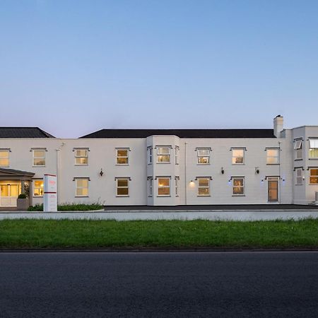 Ramada By Wyndham Cheltenham Golden Valley Экстерьер фото