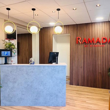 Ramada By Wyndham Cheltenham Golden Valley Экстерьер фото