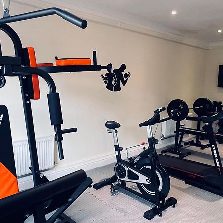 Ramada By Wyndham Cheltenham Golden Valley Экстерьер фото