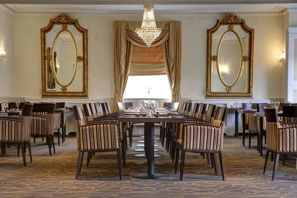 Ramada By Wyndham Cheltenham Golden Valley Экстерьер фото