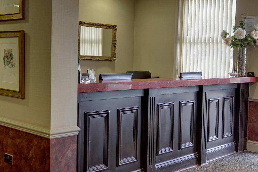 Ramada By Wyndham Cheltenham Golden Valley Экстерьер фото