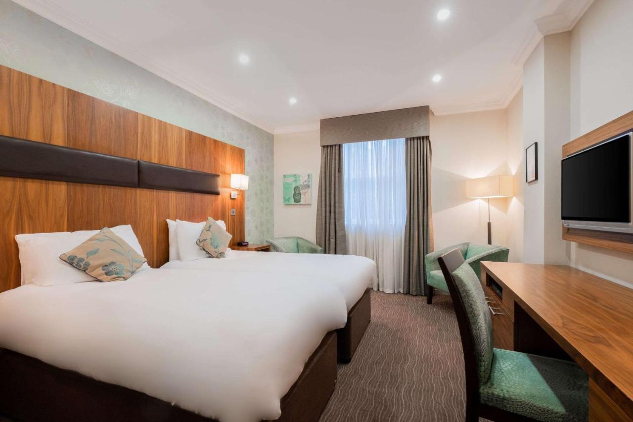 Ramada By Wyndham Cheltenham Golden Valley Экстерьер фото