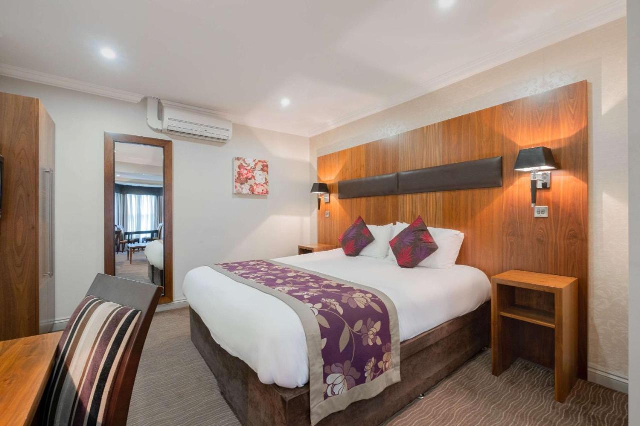 Ramada By Wyndham Cheltenham Golden Valley Экстерьер фото