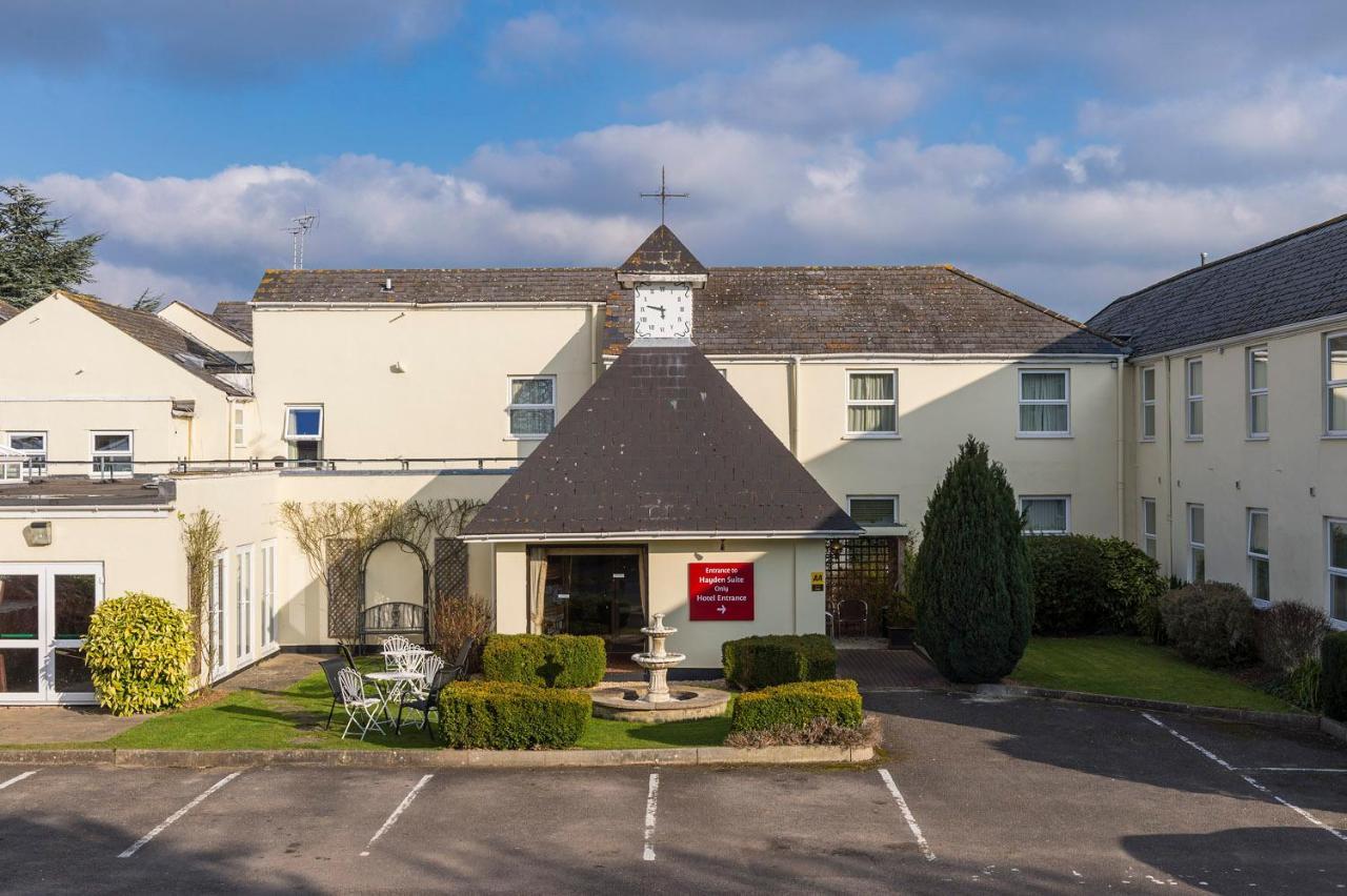 Ramada By Wyndham Cheltenham Golden Valley Экстерьер фото