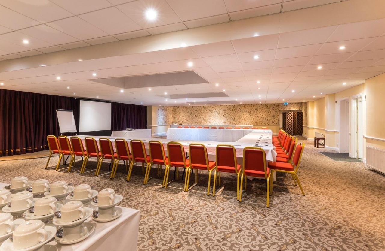 Ramada By Wyndham Cheltenham Golden Valley Экстерьер фото