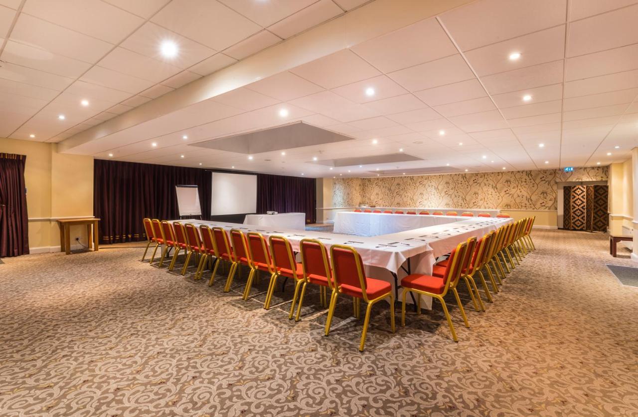 Ramada By Wyndham Cheltenham Golden Valley Экстерьер фото