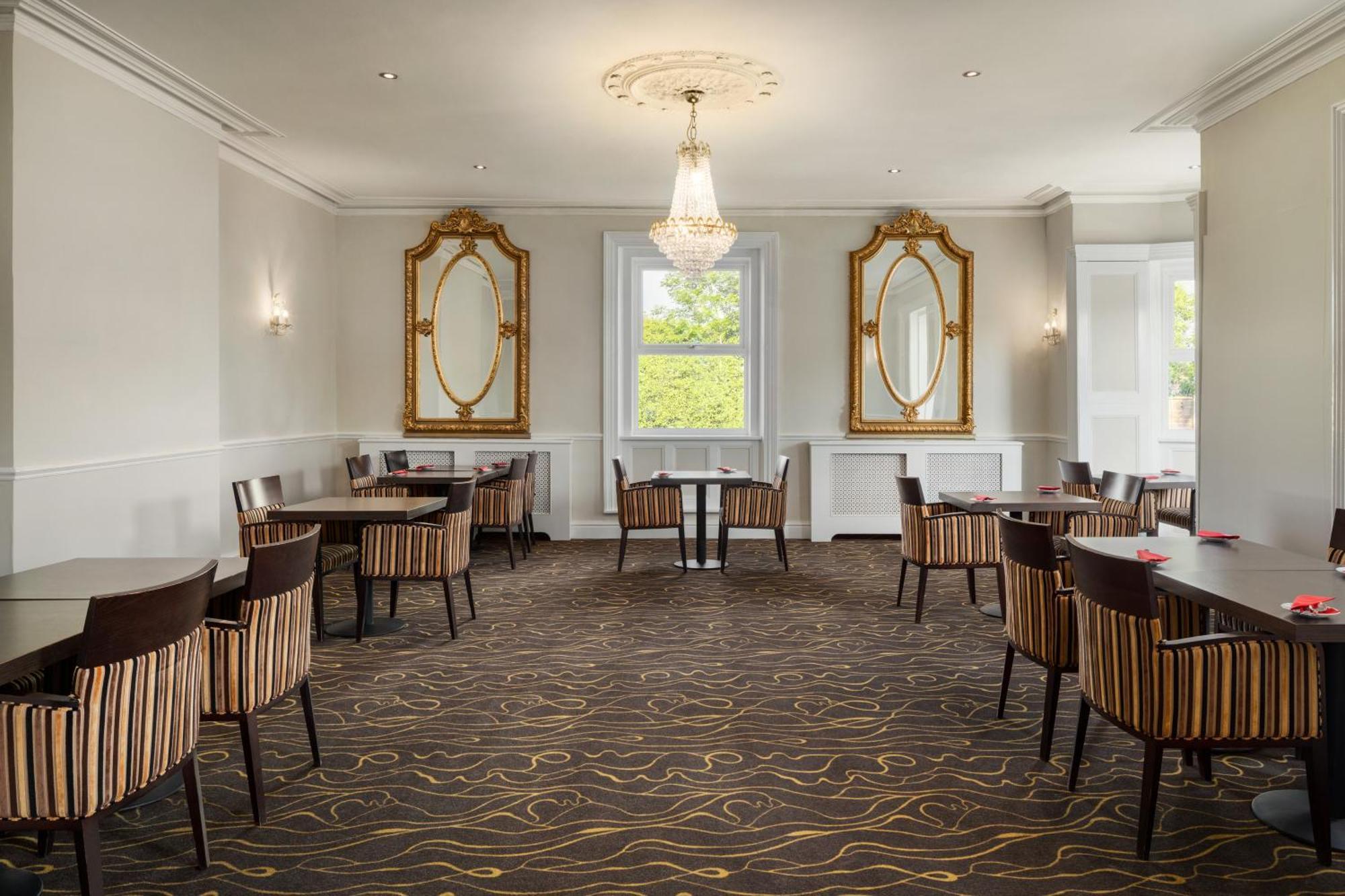 Ramada By Wyndham Cheltenham Golden Valley Экстерьер фото