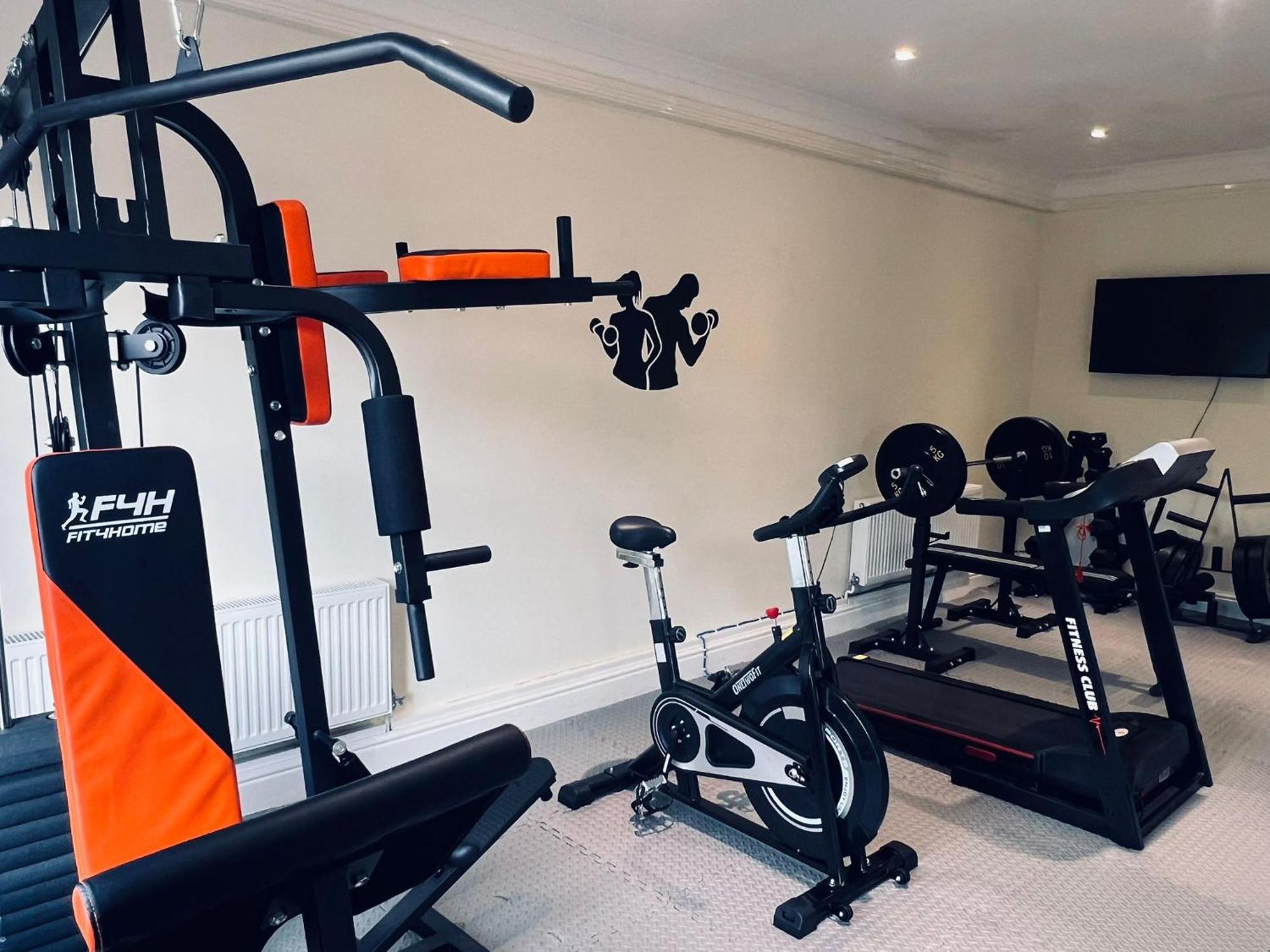 Ramada By Wyndham Cheltenham Golden Valley Экстерьер фото