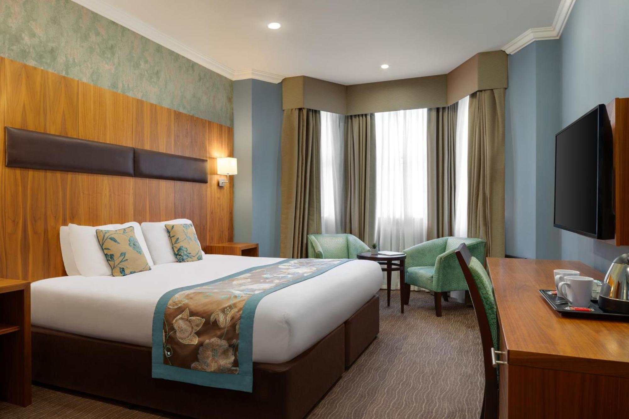 Ramada By Wyndham Cheltenham Golden Valley Экстерьер фото